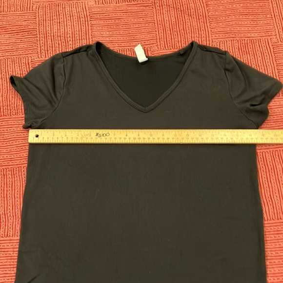 Lole women’s medium Black Fitted Cap Sleeve T-Shirt / athletic top - Picture 3 of 11
